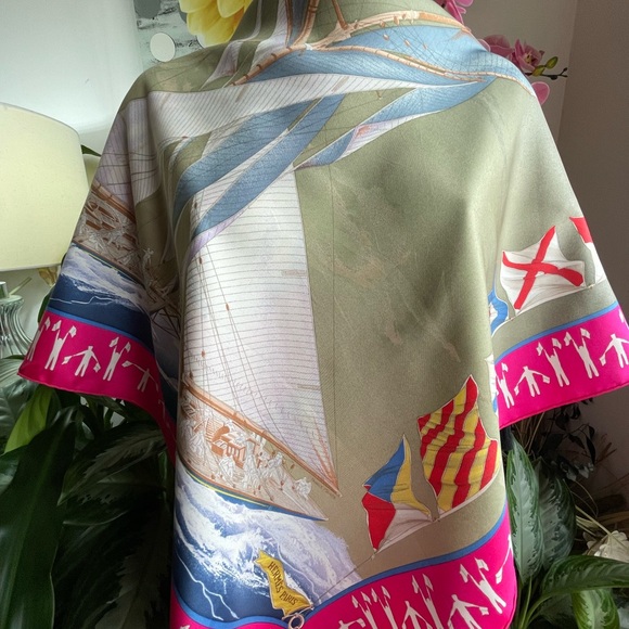 Hermès EN COURSE Silk Scarf. - Picture 6 of 16